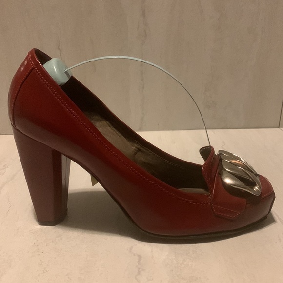 Kalliste Women's Red Classy Patent Front Buckle/Chain Pumps Size 9.5 - Picture 7 of 15